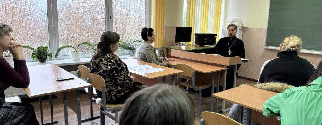 «Безопасный мир наших детей: в Березинском районе прошли родительские собрания с участием священника Василия Василькова»