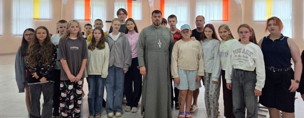 Благочинный Березинского округа встретился с воспитанниками лагеря «Папараць-кветка»