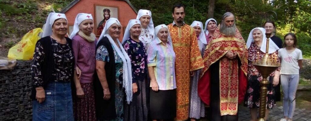 Праздничный молебен на источнике святого великомученика Пантелеимона