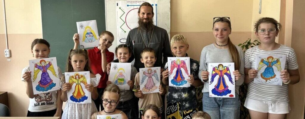 Встречи священника Алексея Масленкова с детьми в летних лагерях Березинского района
